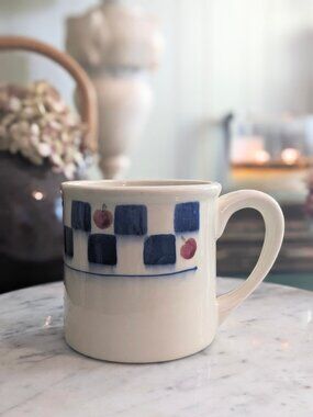 Hardstone Pottery 1982 Ivory and Blue Checked Coffee Mug with Apples